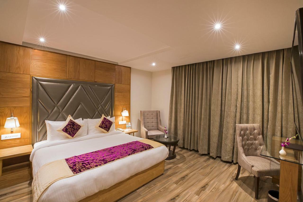 Regenta Central Cassia Zirakpur Chandigarh Eksteriør bilde